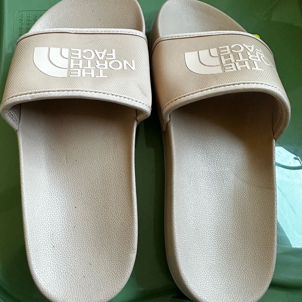 Size 8 North Face Sandals